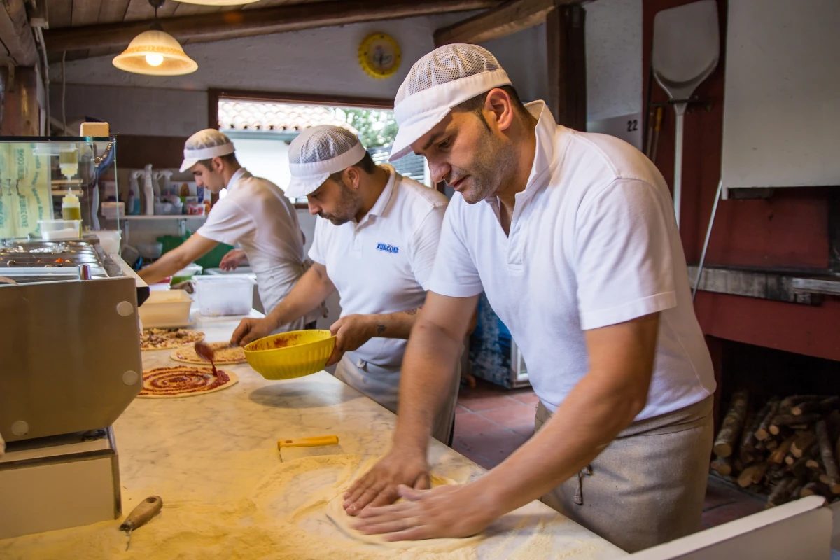 Pizza chef at the Great Camping Rubicone restaurant