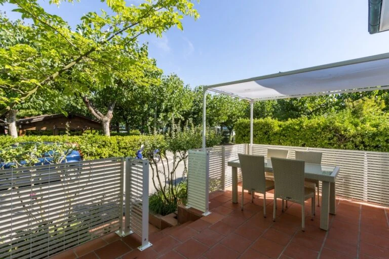 Bungalow N.28 4 pers esterno 2